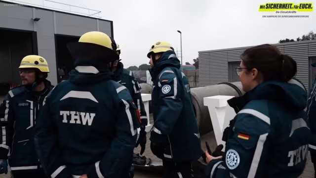 Achtung! Einsatz! @zarbex und @schradin…