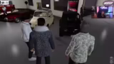 Autohaus-Alltag und Fahrzeug-…