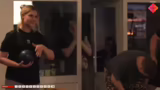 Katas Auftritt und Grüße an A…