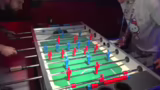 Tischkicker-Match und Outfit-…