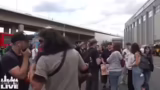 Flashmob-Suche und Aufkleberv…