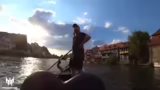 Rudern auf dem Fluss und Inte…