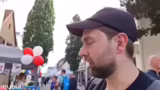 Dokumi und Boomer-Schilder