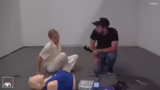 CPR-Training mit weiblicher P…