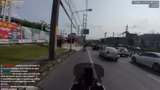Bau eines Bootes aus Motorradhelmen und defekten Motoren gestartet