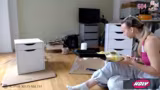 BIG CONTENT SONNTAG Zocken, Möbel aufba…