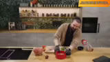 Zwiebeln schneiden und Mett-T…