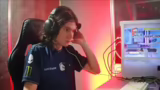Clem dominiert Saun in der er…