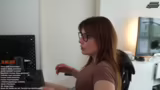 Saftige Frau betreibt saftiges Co-Worki…