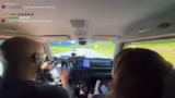 Unterhaltung während der Auto…