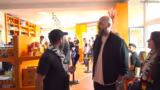 Verena und Adam treffen Dirk Nowitzki im ING Späti in Berlin