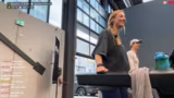 Fitness-Challenge im Gym: Kooperative Trainings-Einheiten und Ernährungstipps
