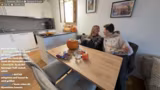 Kürbis geschnitzt und Kürbis-Käse-Snack im Ofen zubereitet