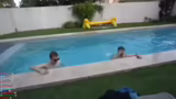 Fußball im Pool, Surfen und M…